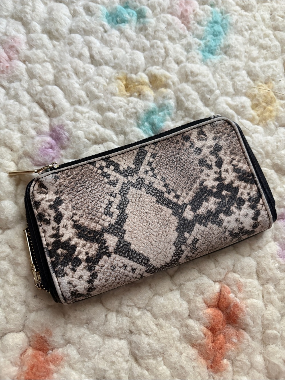 Enzo Angiolini Snake Print Zip Wallet